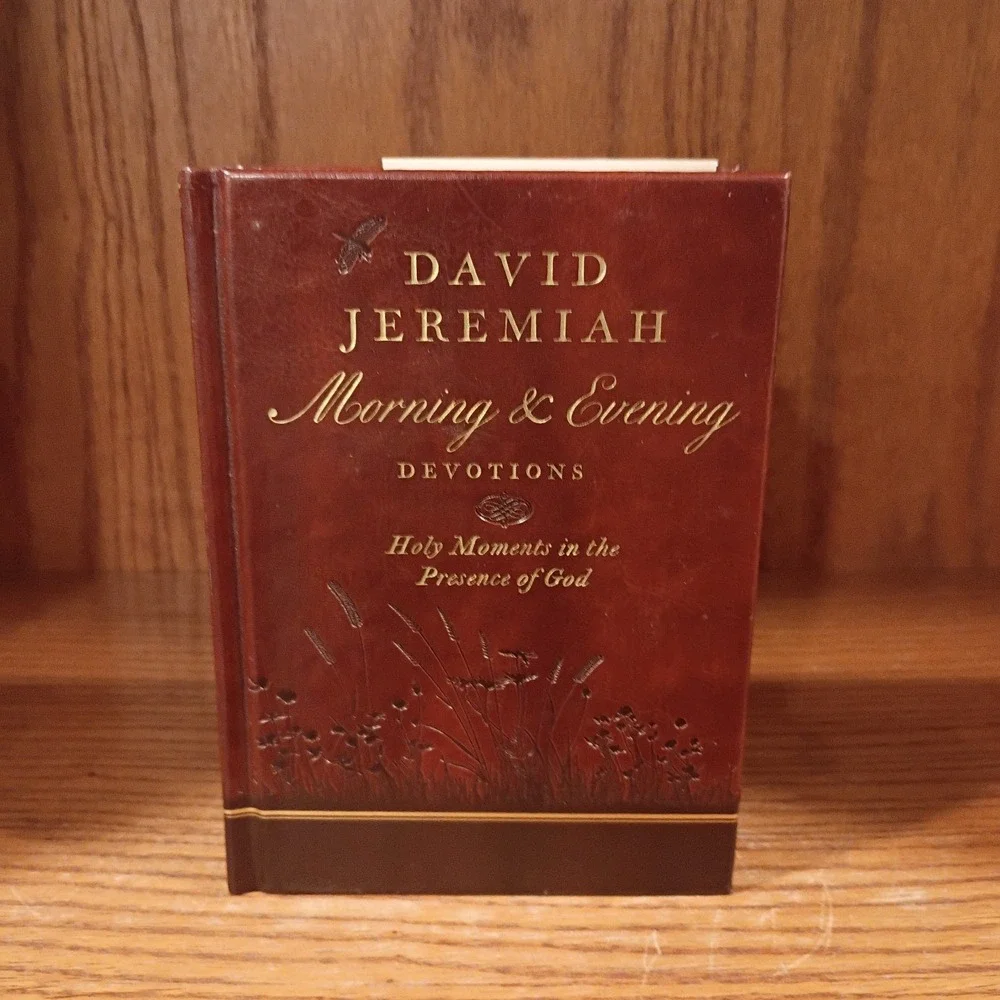 David Jeremiah Morning and Evening Devotions Leather Hardcover Very Good